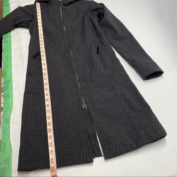 Lululemon Apres Yoga Rain Insignia Jacket Sz 2 - Picture 12 of 14